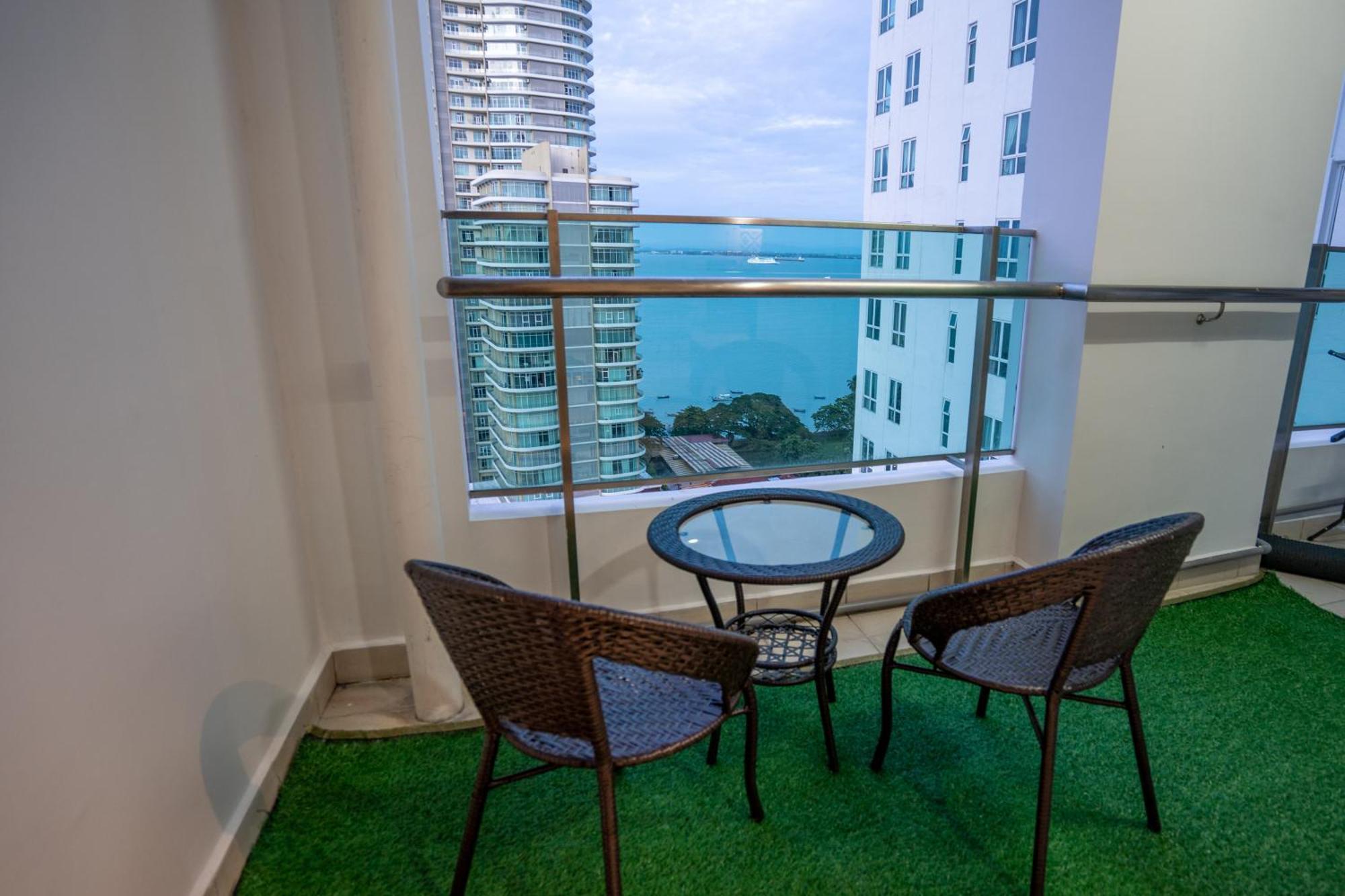 Апартаменты Seaview Mansion One Georgetown Экстерьер фото