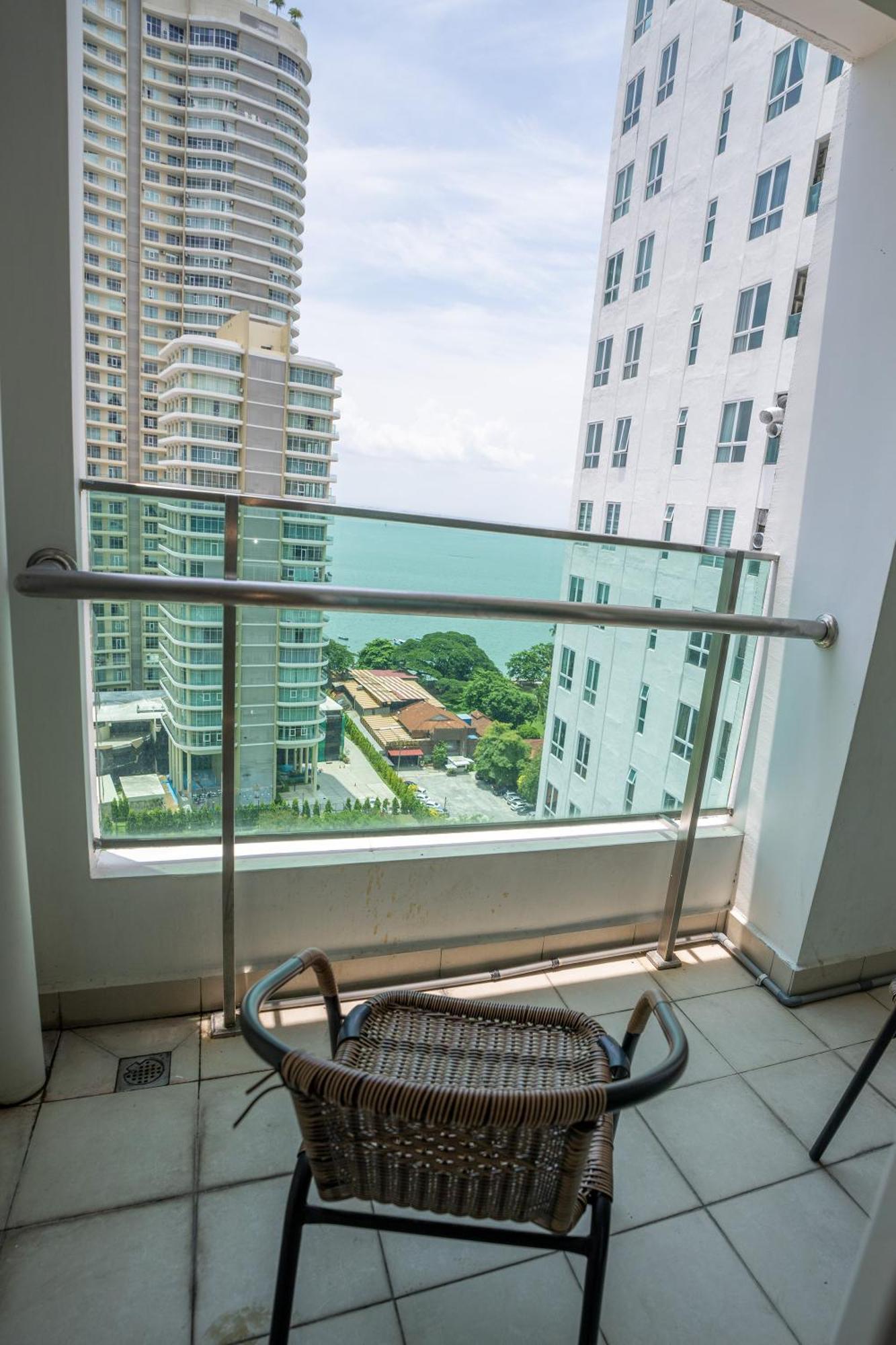 Апартаменты Seaview Mansion One Georgetown Экстерьер фото